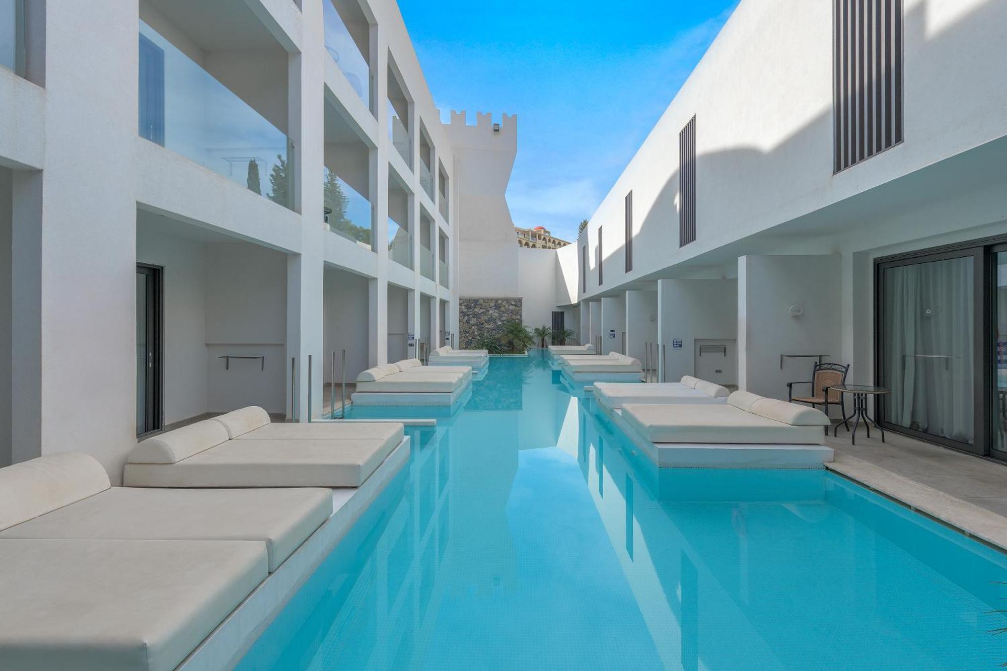 Deluxe Double Room Shared Pool & Inland View,1432063063:JPEG